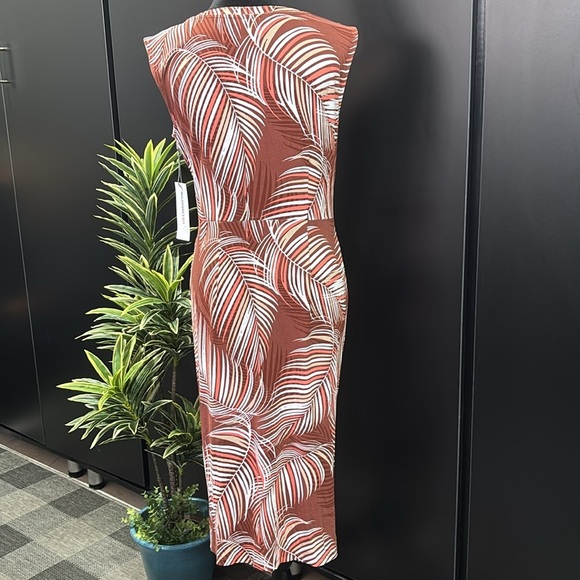 Liz Claiborne Mahogany Palms sleeveless,ruched front,slit hem,stretch, soft - Picture 5 of 11